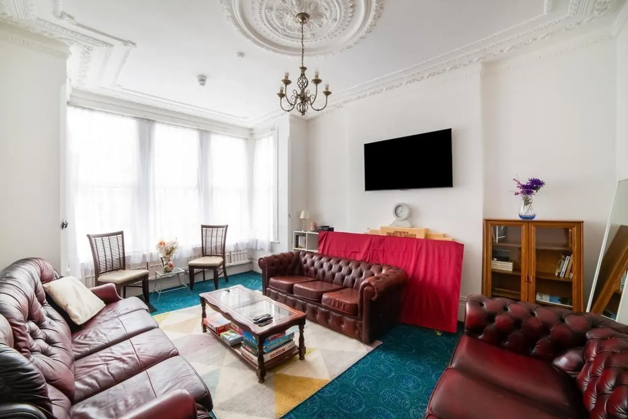 Devine Beach Hotel, Westcliff Southend-On-Sea