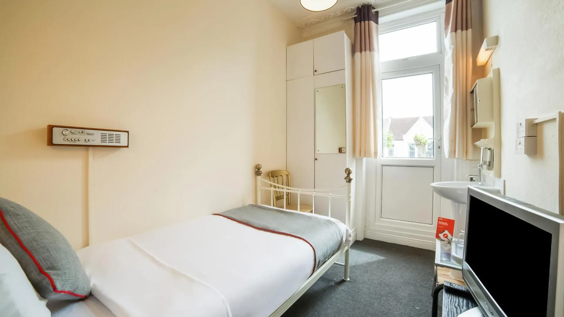 Devine Beach Hotel, Westcliff Southend-On-Sea 3*,