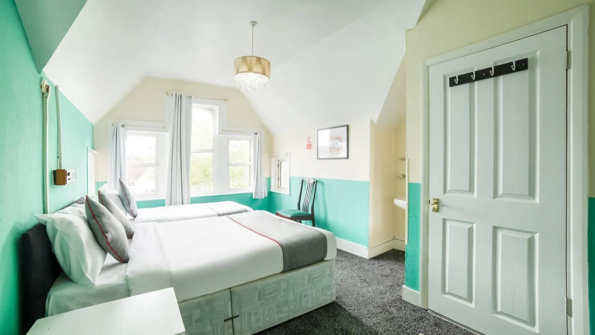 Devine Beach Hotel, Westcliff Southend-On-Sea Hotel